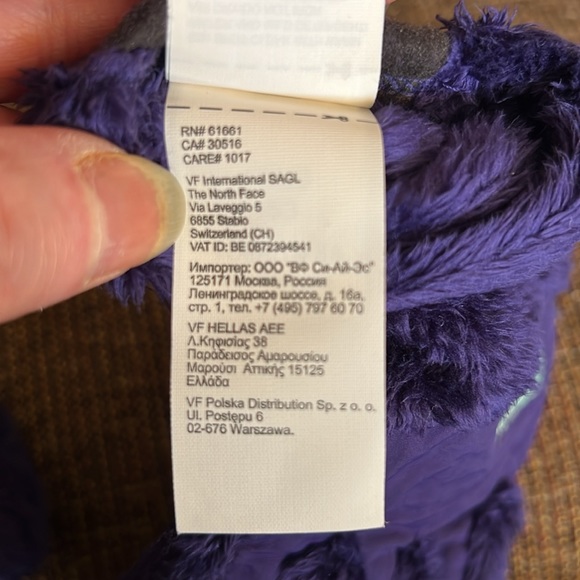 North Face Denali Gloves, size women’s small purple fuzzy with touch tech - Picture 9 of 11